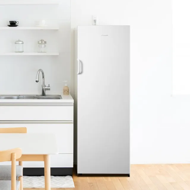 Hisense Congelatore FV245N4AW2 Freezer Verticale, Total No Frost, 194 L, Bianco, Porte reversibili