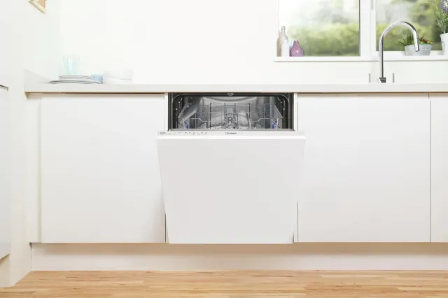 Indesit Lavastoviglie integrata parziale IN2IE14CNP80 Lavastoviglie A Scomparsa Totale, 60 Cm, 49 dB