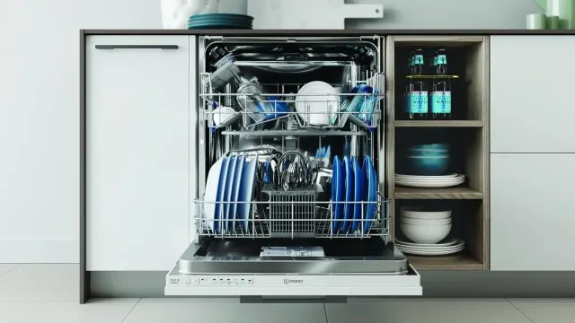 Indesit Lavastoviglie integrata parziale IN2IE14CNP80 Lavastoviglie A Scomparsa Totale, 60 Cm, 49 dB