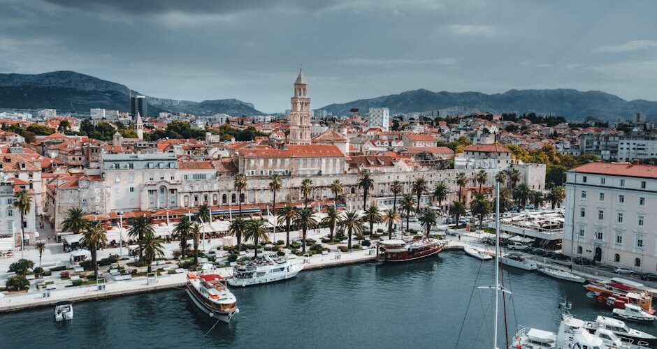 condizionatore moderno split parete bianco casa