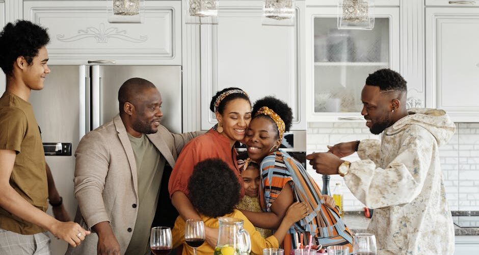 famiglia numerosa cucina elettrodomestici grandi