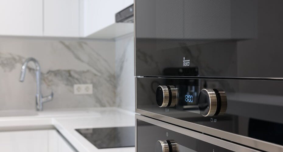 microonde moderno cucina italiana elettrodomestico